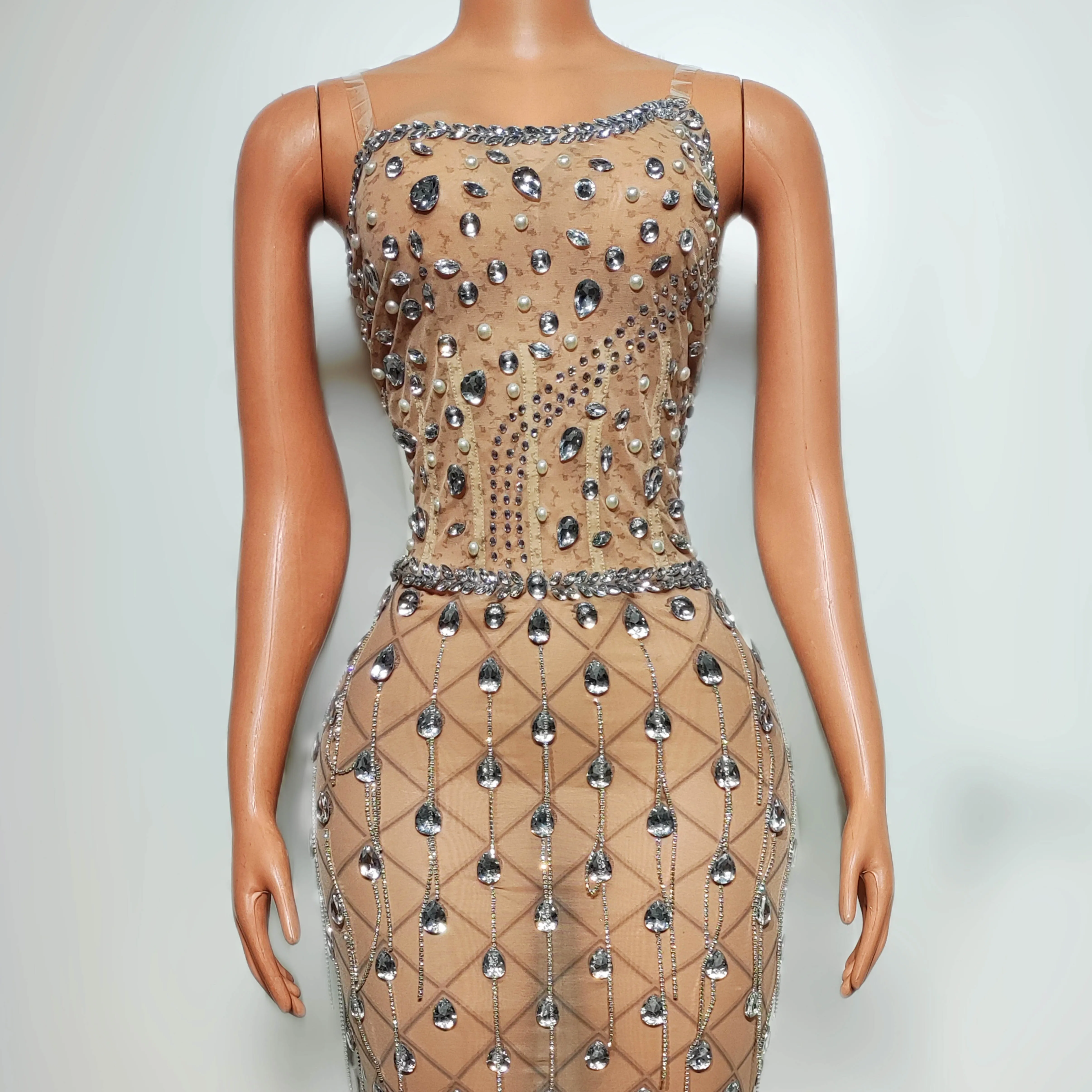 Boate bar dj cantora feminina líder dança palco desempenho cheio de diamante sexy perspectiva malha saia longa festa tema mostrar