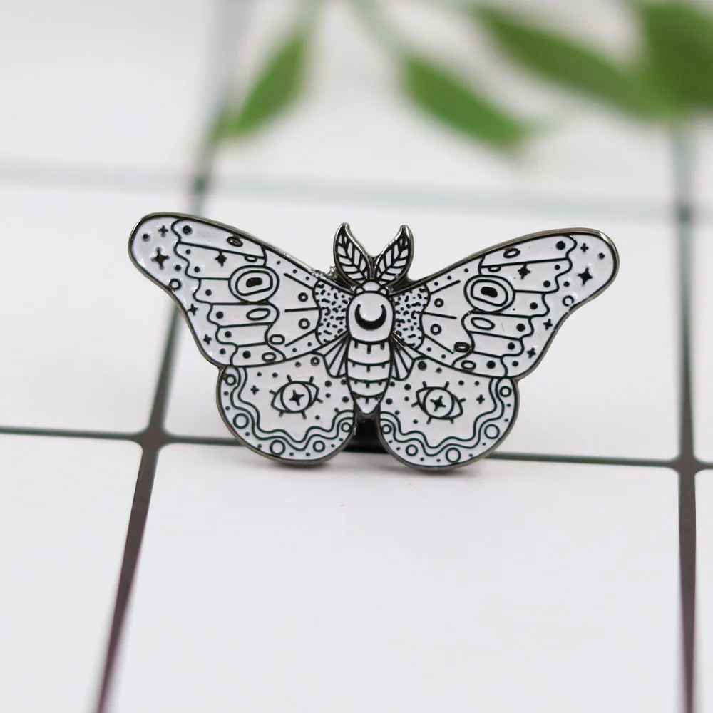 Fashion Enamel Moth Brooch Insect Skull Enamel Pin Clothing And Bag Creative Accessories Cartoon Gifts