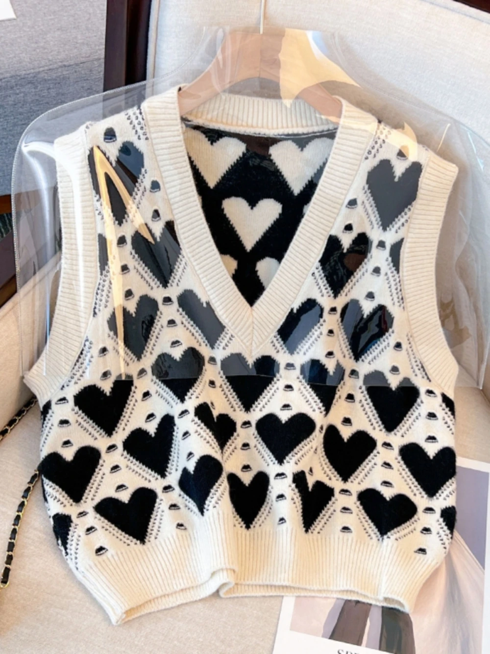 

Модный вязаный жилет для женщин маленького размера, новинка ранней осени, для ношения как внутренний, так и внешний слой, с V-образным вырезом, из смесового полиэстера.