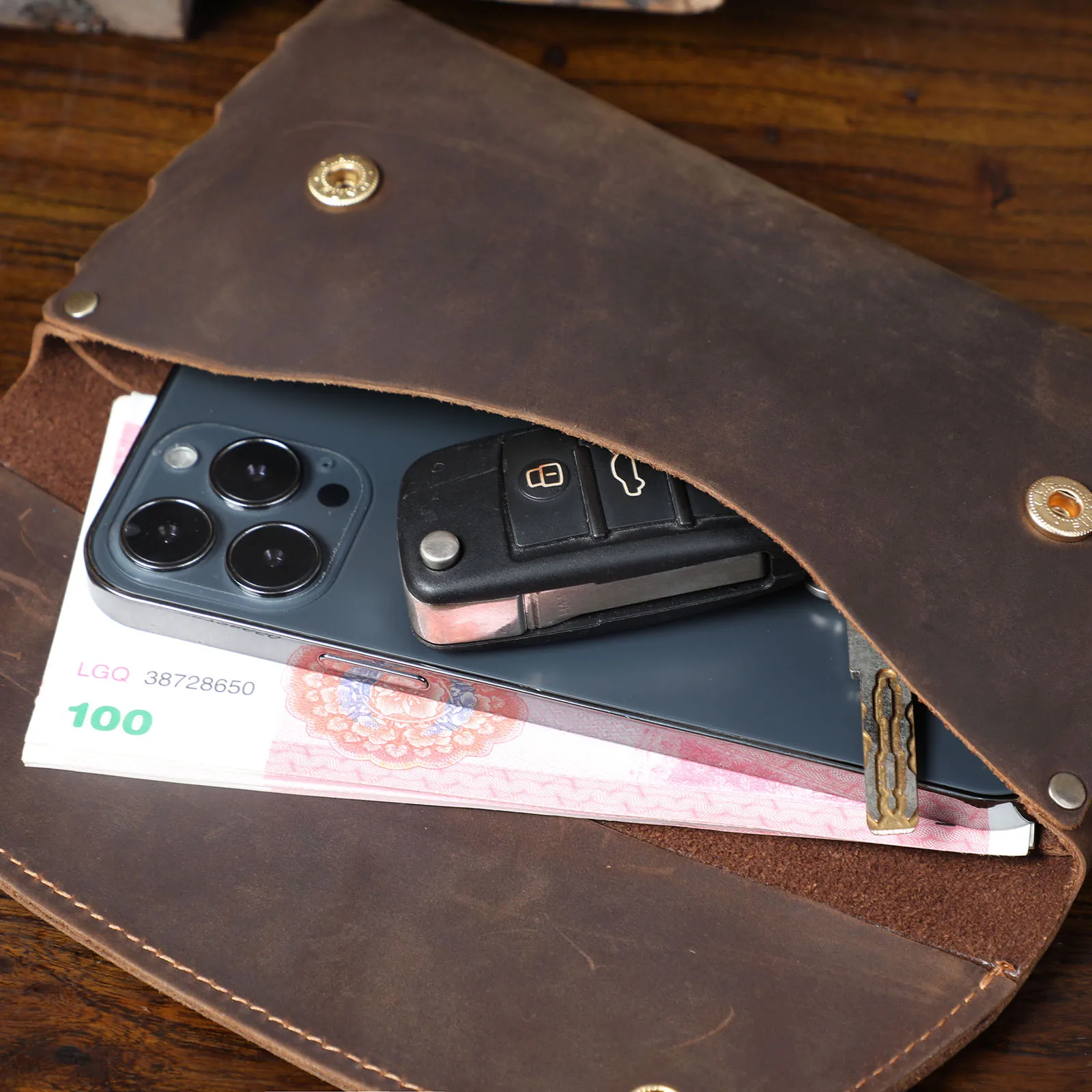 S.WORKER Klassische lange Geldbörse aus Vollnarbenleder für Herren, großes Fassungsvermögen für Bargeld und Karten, Taschenbörse – Detail 13