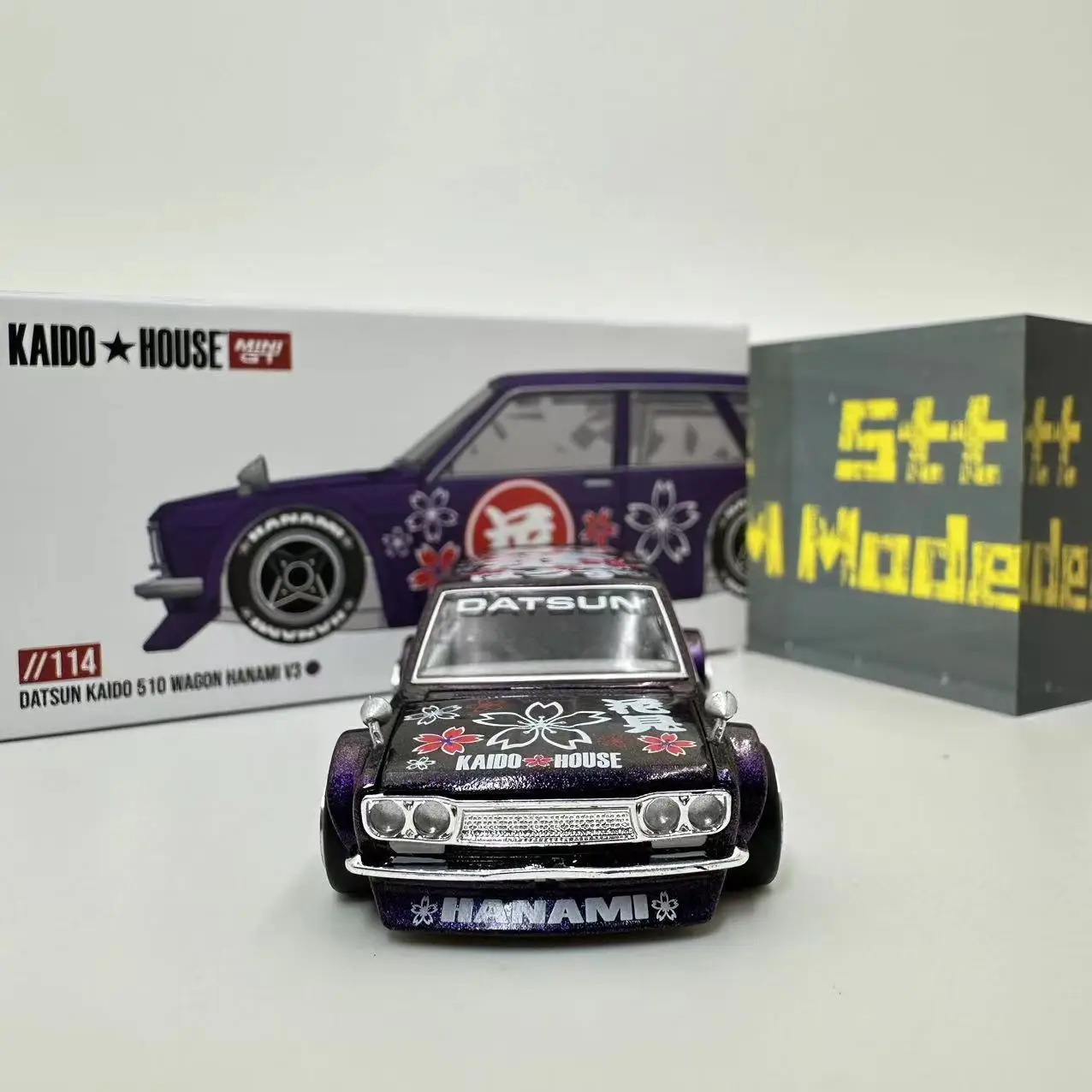 Kaido House x MINI GT 1:64 Datsun KAIDO 510 Wagon Hanami V3 Diecast Model Car