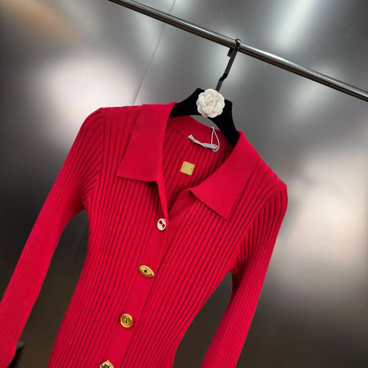 

Осень 2024, новое однобортное платье-свитер с французским отложным воротником и длинными рукавами, нишевое модное эластичное облегающее трикотажное платье