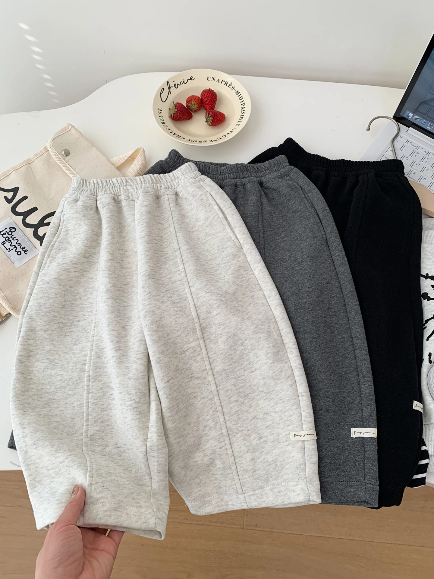 子供用カジュアルストレートレッグパンツ春秋万能ルーズ快適ユニセックスソフトナイフエッジパンツトレンディ