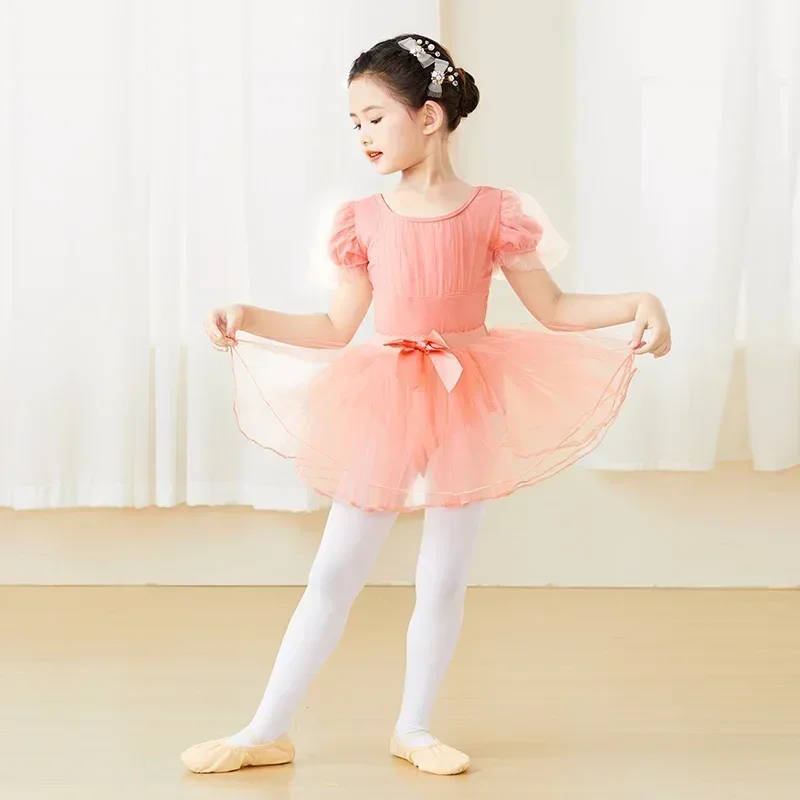 女の子バレエレオタードパフスリーブ子供ダンスレオタードシャーリングメッシュスプライスかわいい子供ダンス衣装バレエ体操用