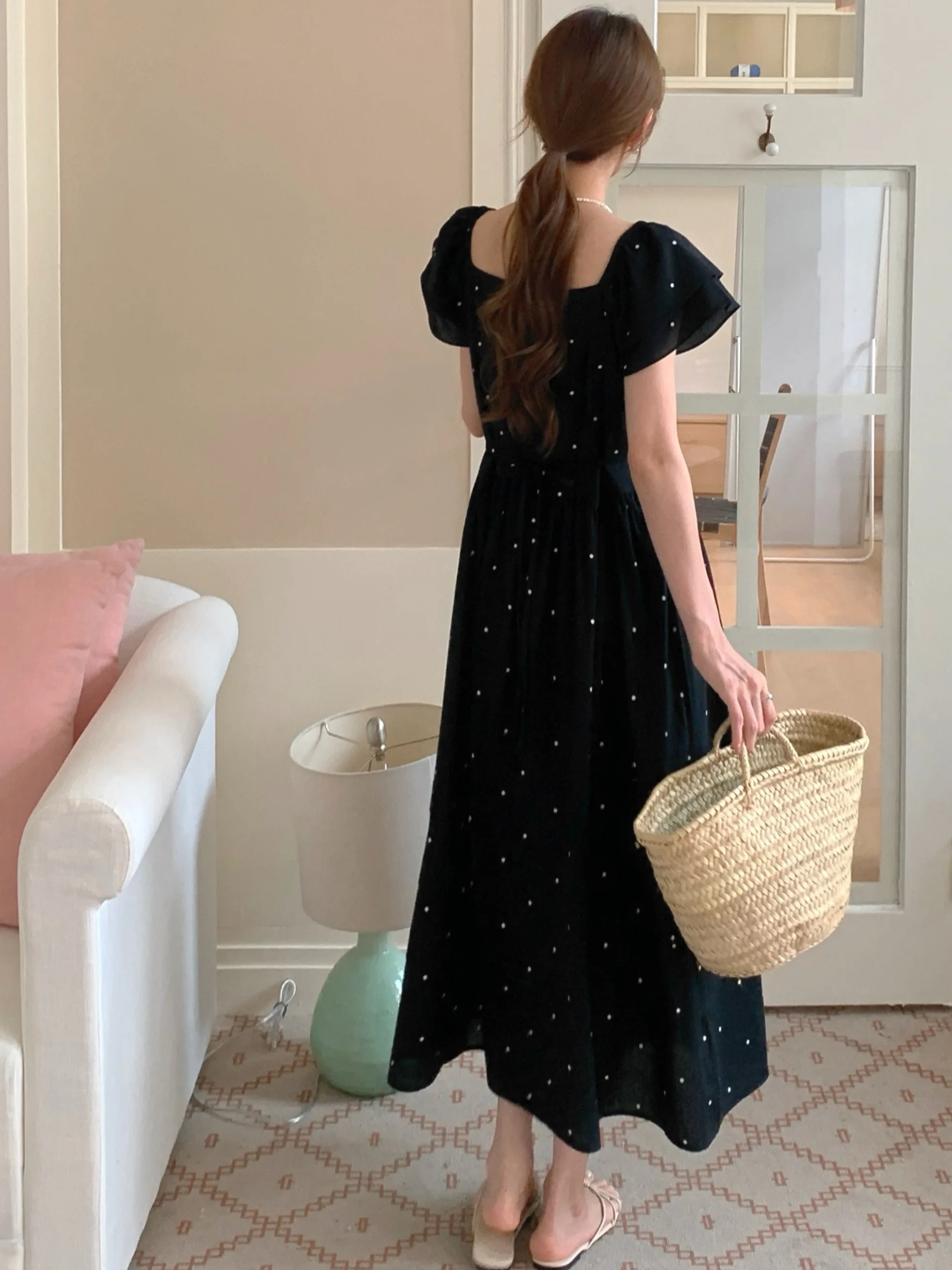 Letnia, nowa, elegancka sukienka w grochy, z jednym ramiączkiem, długa spódnica damska, do pracy, o regularnym kroju, średniej długości, miękka.