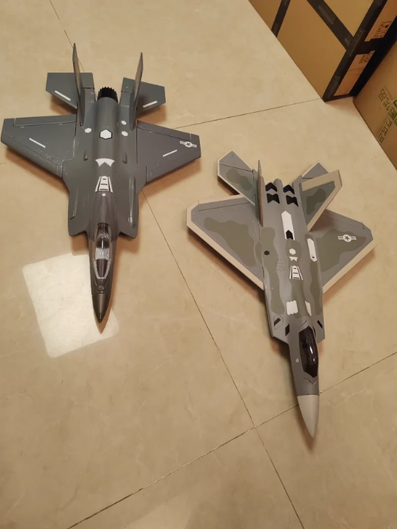 F22 V2 op afstand bestuurbare vliegtuigen borstelloze 11-kanaals ducted-jager met vaste vleugel 3D-stuntvliegtuigen 2,4 g zesweg buitenjager