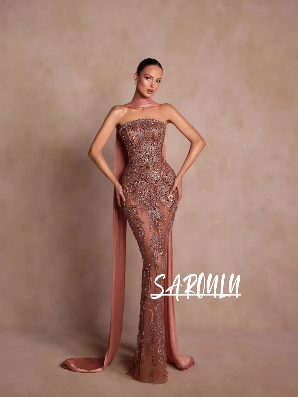 

Formal Shimmering Slim Fit Evening Dress Women Classic Beaded Strapless Prom Gown With Scarf Customized Glamorous Party Wear