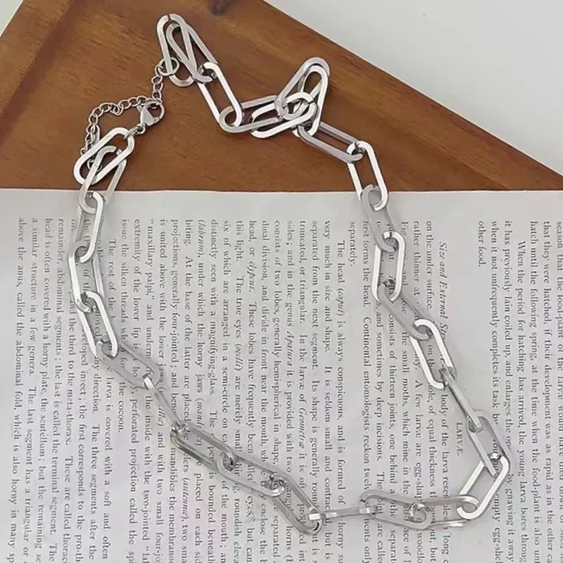 The story of the rose The heroine has same necklace Cuban chain Simple atmosphere Commuter Premium design Clavicle chain