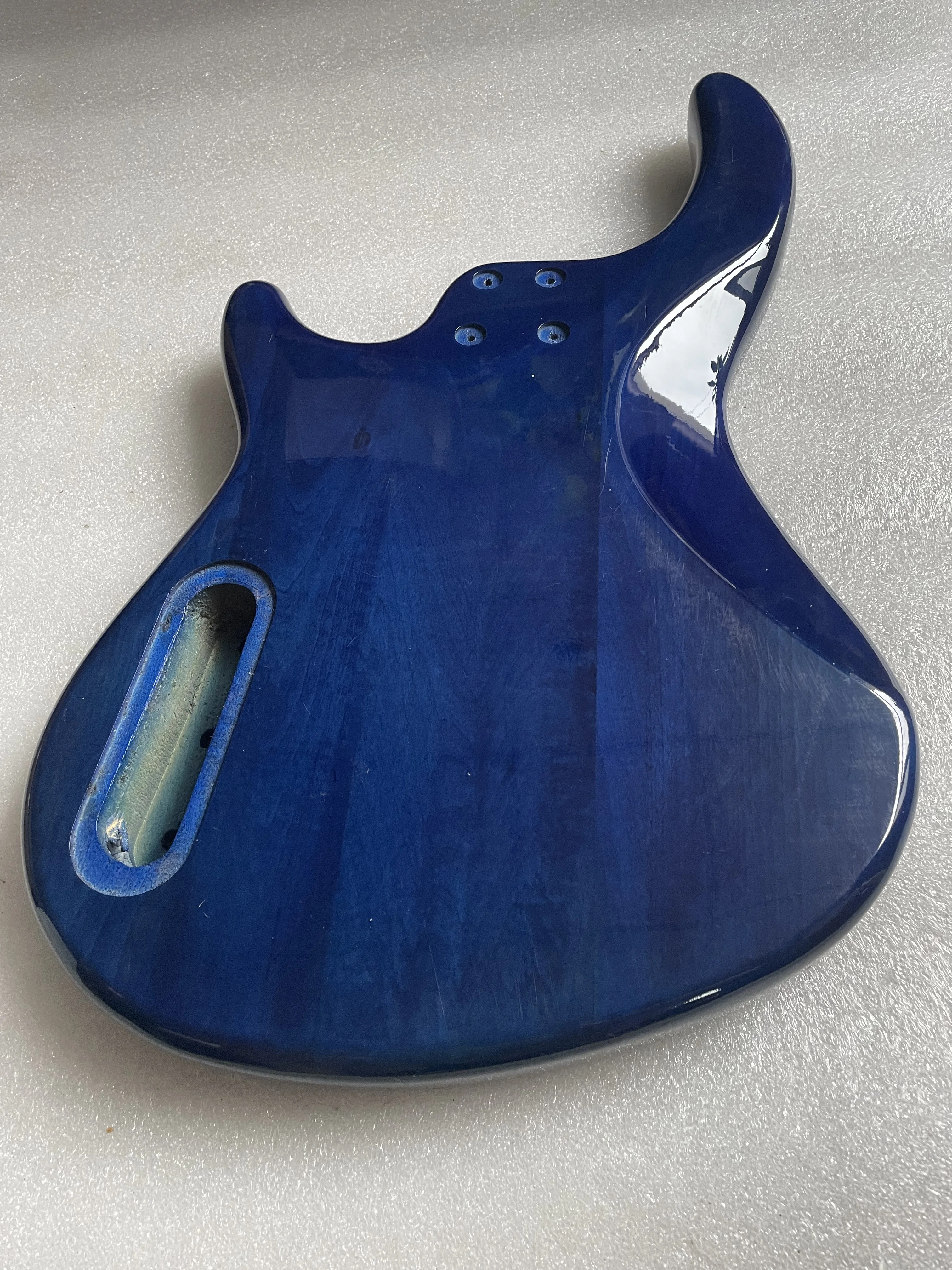 Stock Defective Gloss Finished Blank Electric Bass Guitar Body, 4 Strings Bassguitar Body , Desirable Gift for Guitar Diy Lovers