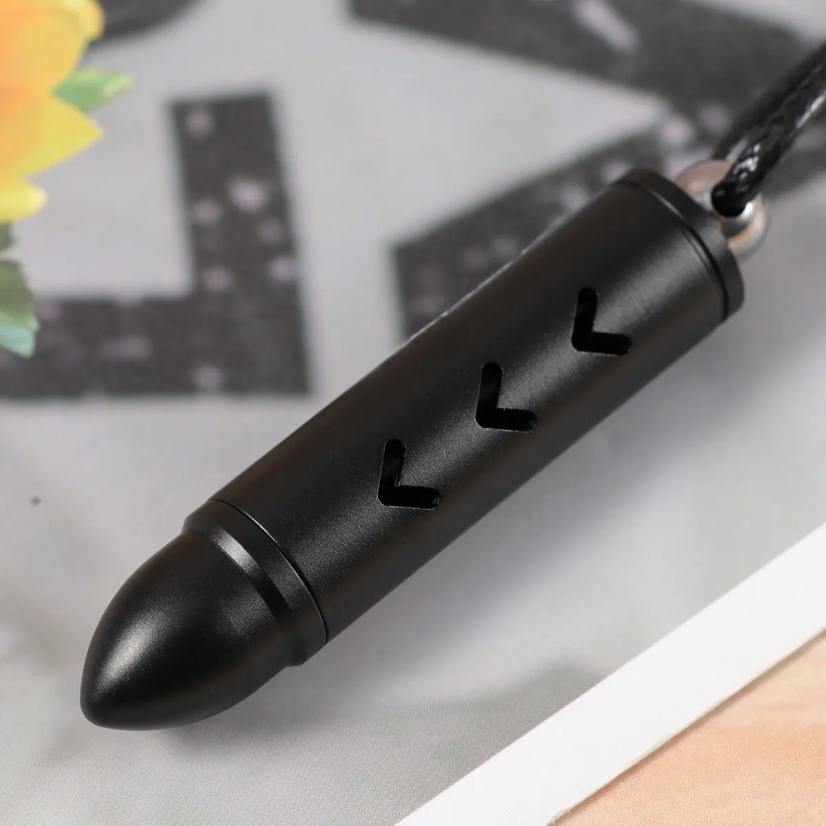Car Perfume Pendant Hanging Diffuser Black Small Size Easy Use Universal Fit Car Air Vent Eliminate Odors Interior Decoration