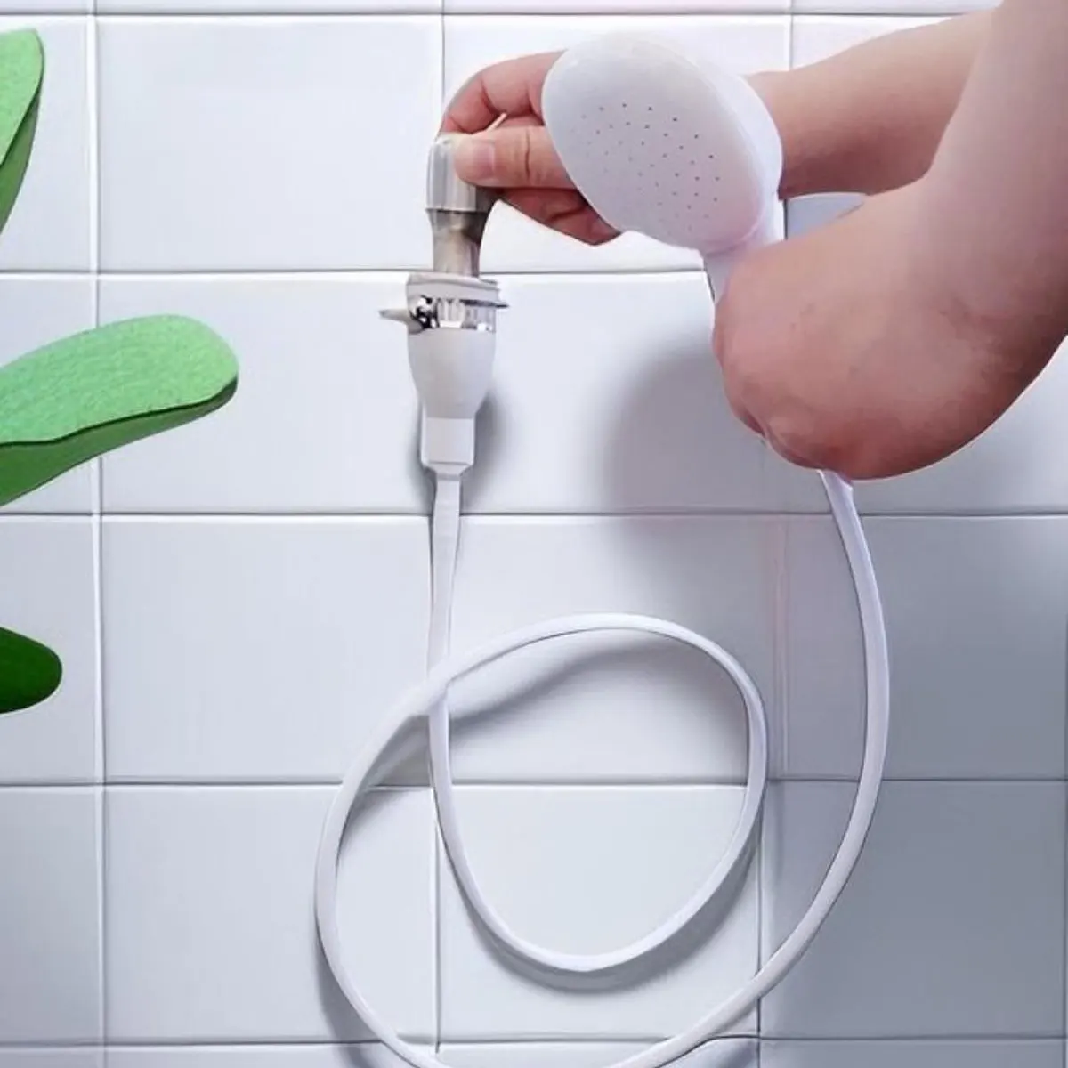 

1Pcs Multifunctional Portable Faucet Extender External Showerhead Hair Wash Pet Bathing Dormitory Simple Shower Nozzle