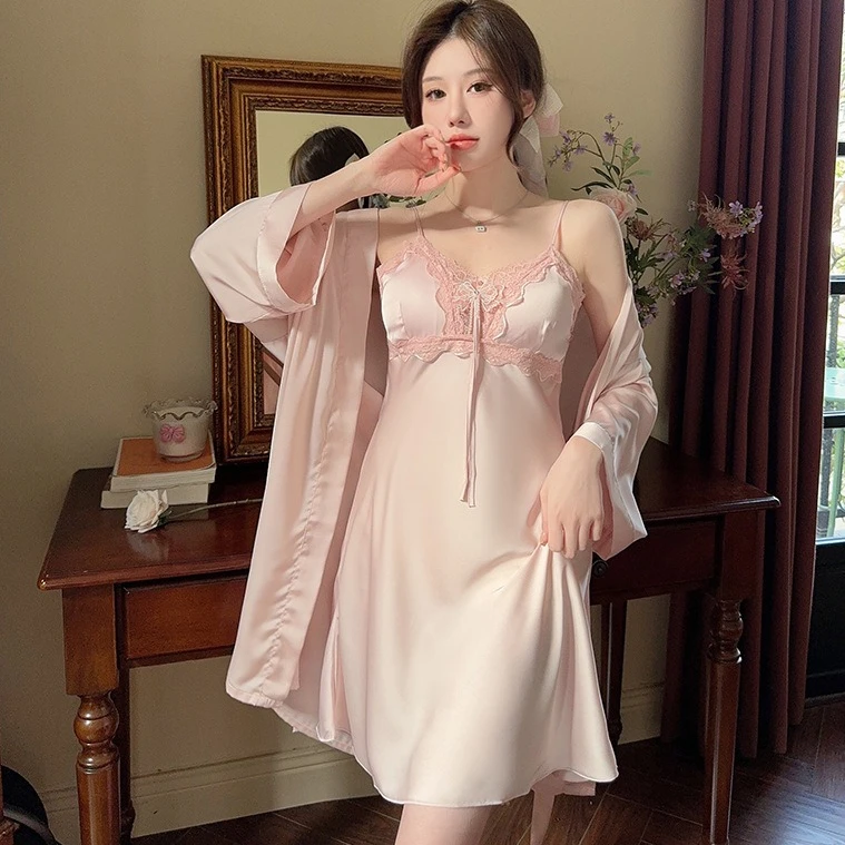 

Комплект из двух предметов: халат и ночная сорочка. Женский кружевной халат, летняя сексуальная ночная сорочка на бретельках, кимоно из вискозы с V-образным вырезом, пеньюар, нижнее белье.