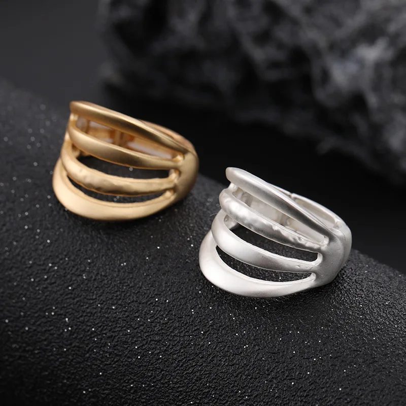 Ring hollow live mouth high-end fashion trend high-end jewelry Europe and the United States