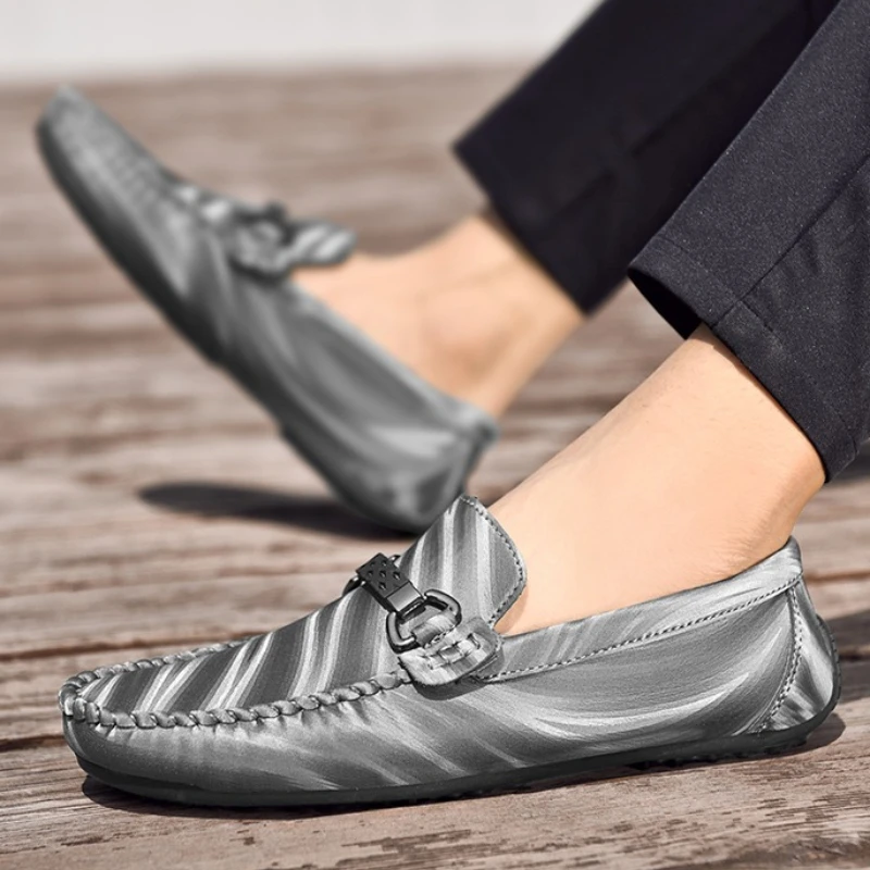 

Мужские лоферы, повседневные, на плоской подошве, легкие и модные, с глянцевой однотонной и мягкой подошвой для прогулок