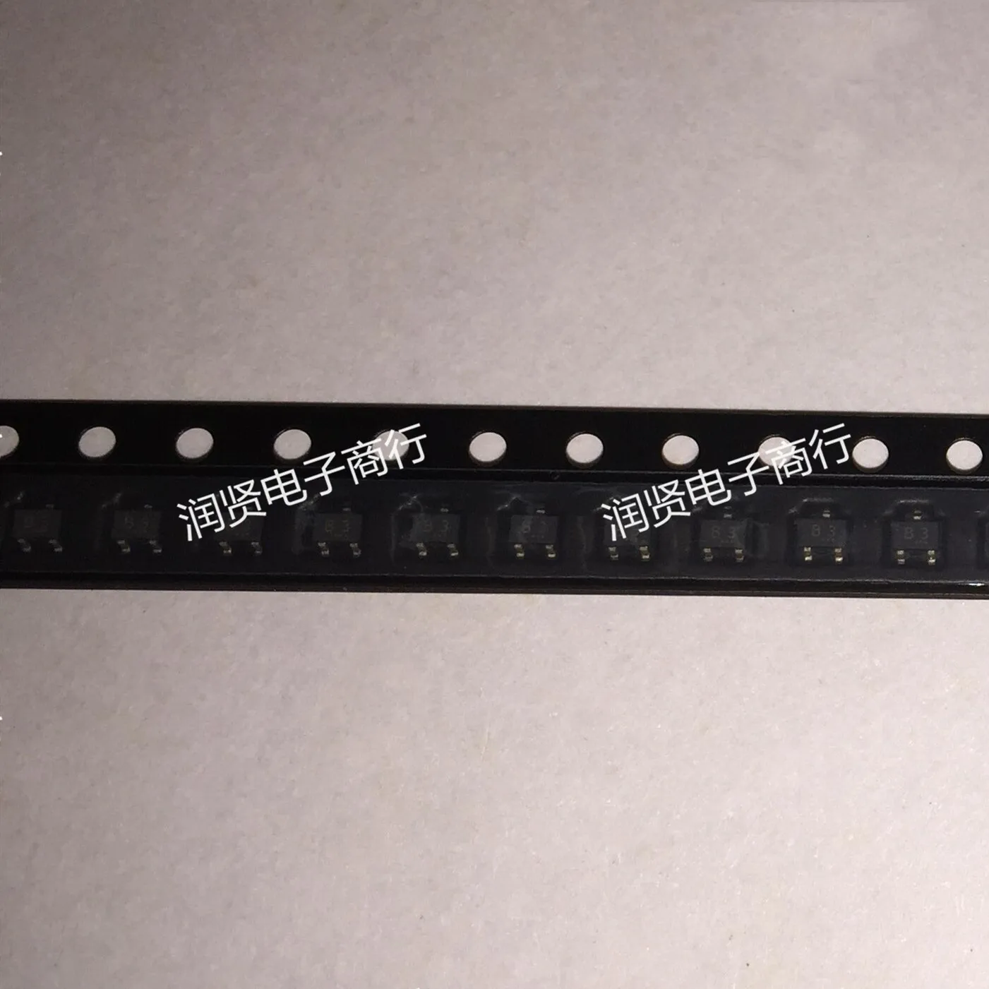 50PCS  1SS301  1SS301  SOT323  Brand new original transistor chip