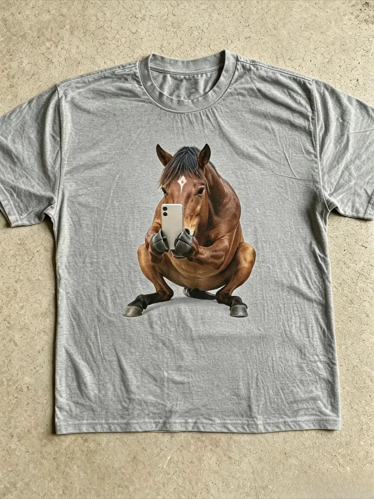 Men Women Loose T-shirt Humor Squatting Horse Playing Mobile Phone Print Graphic Cotton Short Sleeve Daily Streetwear Tee