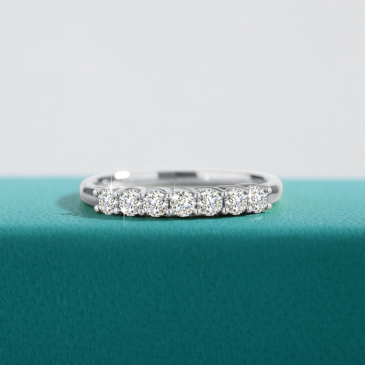 

Brilliant 7-Stone Round Moissanite Diamond Hollow-Out Ring 18K Gold AU750 Engagement Valentine's Day Fine Jewelry Gifts for Her