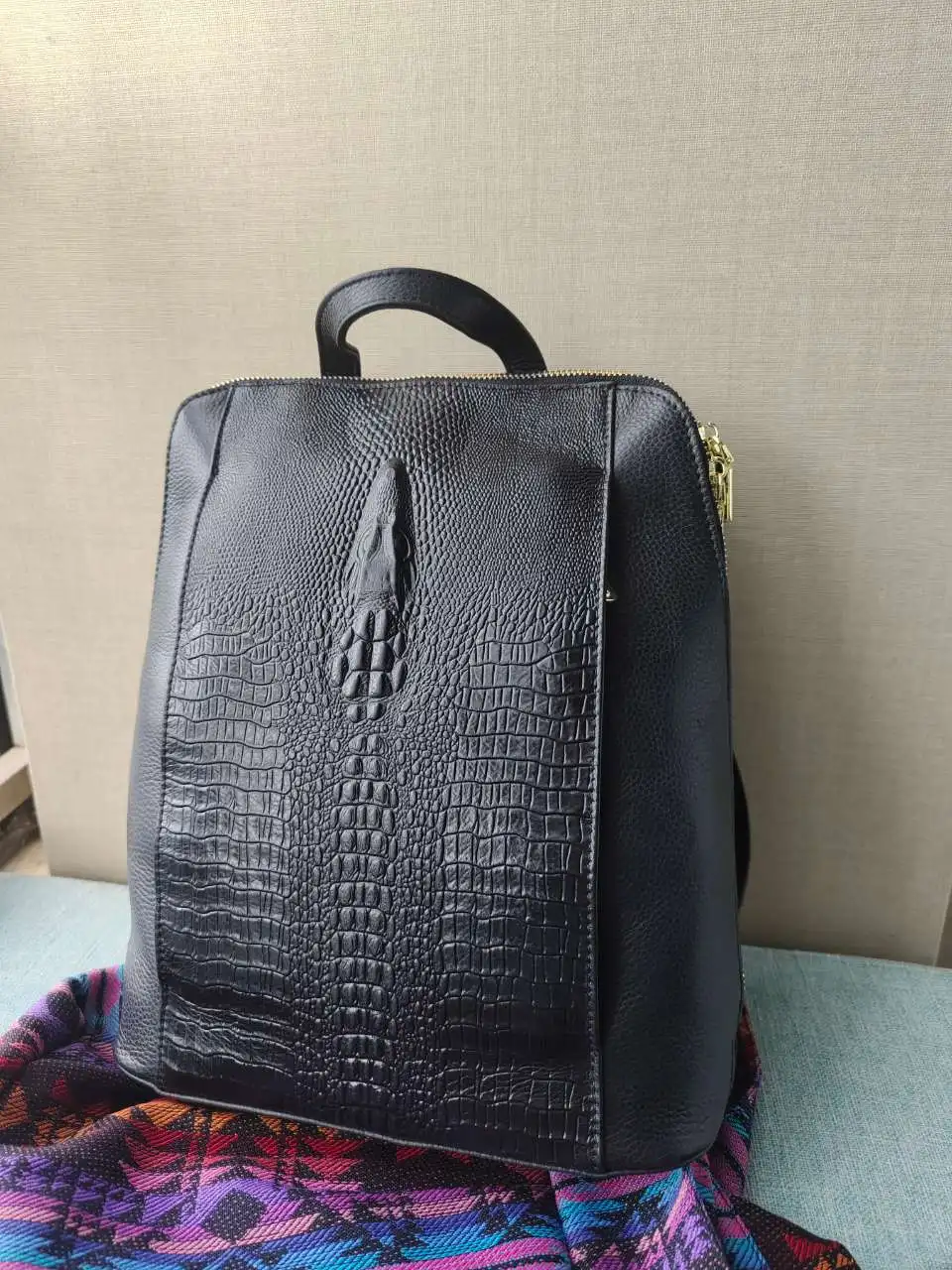 Zency 100 % echtes Leder, reinweißer Rucksack, Damen-Rucksack mit Krokodilmuster, passend für A4-Magazin-Laptops – Detail 14