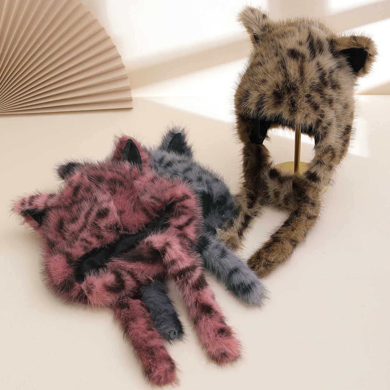 새로운 가을 겨울 플러시 귀여운 표범 무늬 긴 귀 따뜻한 귀마개 모자, 긴 땋은 머리 야외 레이펑 모자