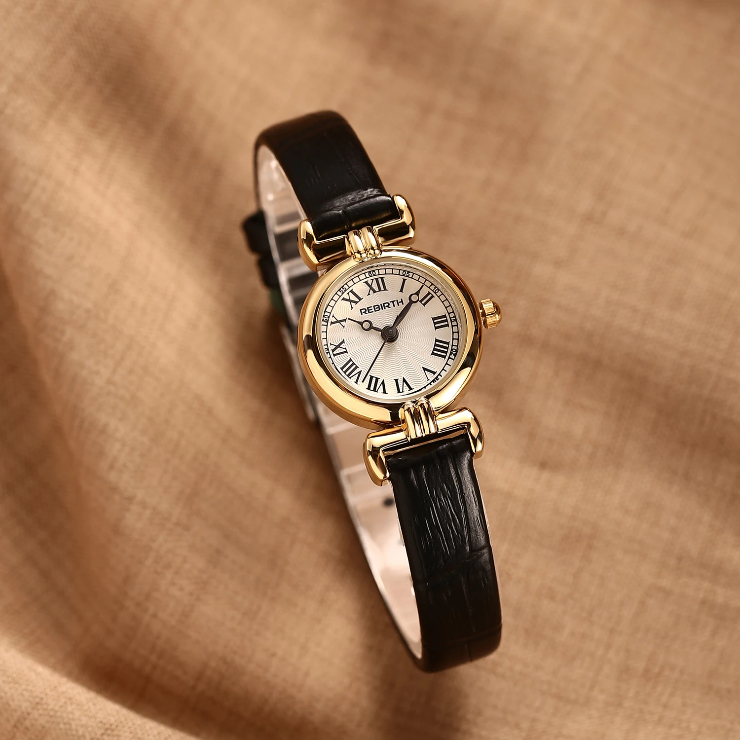 

Fashionable, Casual, Simple, Versatile and Exquisite Retro Style Quartz Women's Watch