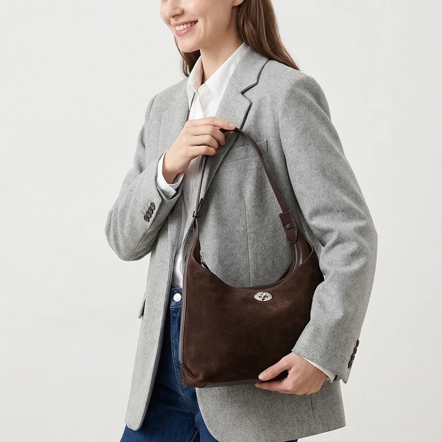 

Matte cowhide women's bag vintage light luxury fashion 2026 new elegant commuter shoulder bag Korean niche design