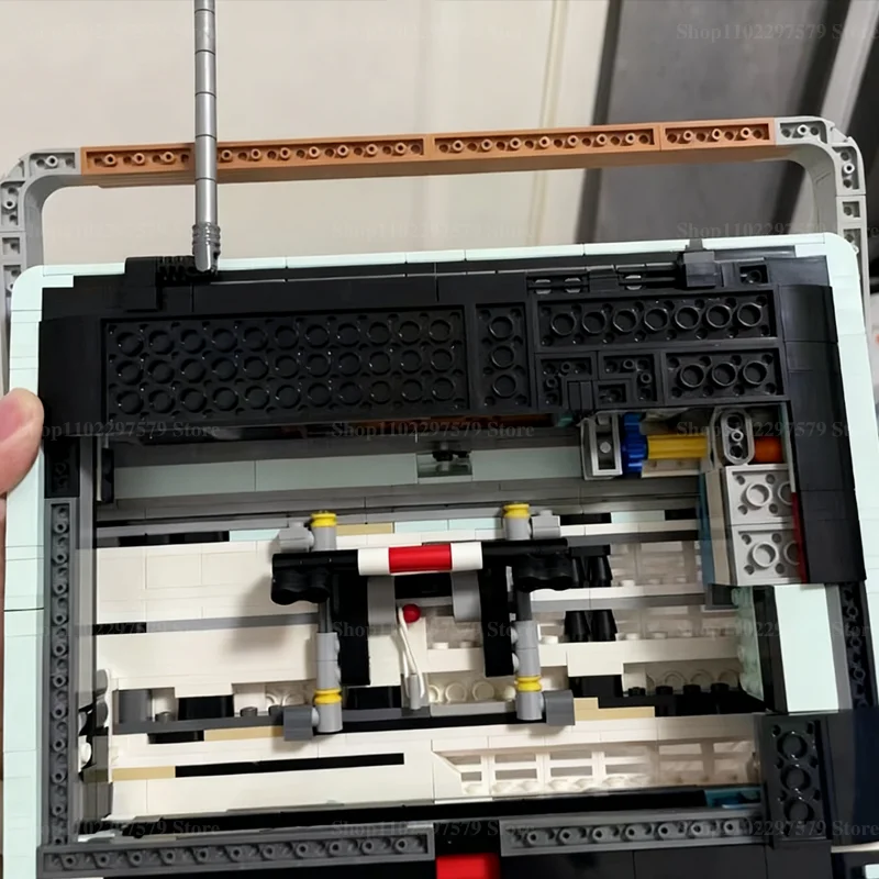 Creative DIY ICONS Series Retro Radio Model Building Blocks 1970s Radio Musicians Decoration Building Kid Toy Adult Collectibles