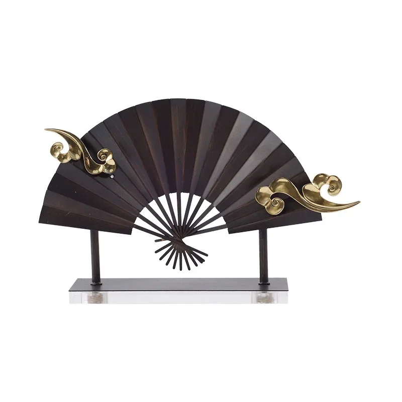 Nuevo adorno de pantalla en forma de abanico de metal de estilo chino, gabinete de vino Zen para hotel villa, gabinete de entrada, ventilador plegable, decoración suave artesanal