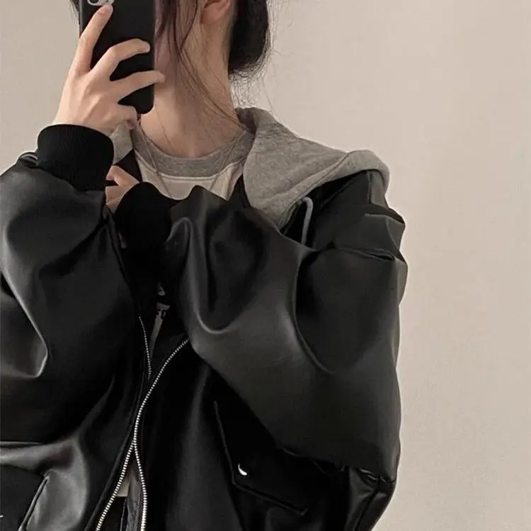 الكورية الراقية الأسود بولي Leather سترة جلدية المرأة موضة مقنعين فضفاض ربيع الخريف سستة وهمية قطعتين ملابس خارجية متعددة الاستخدامات