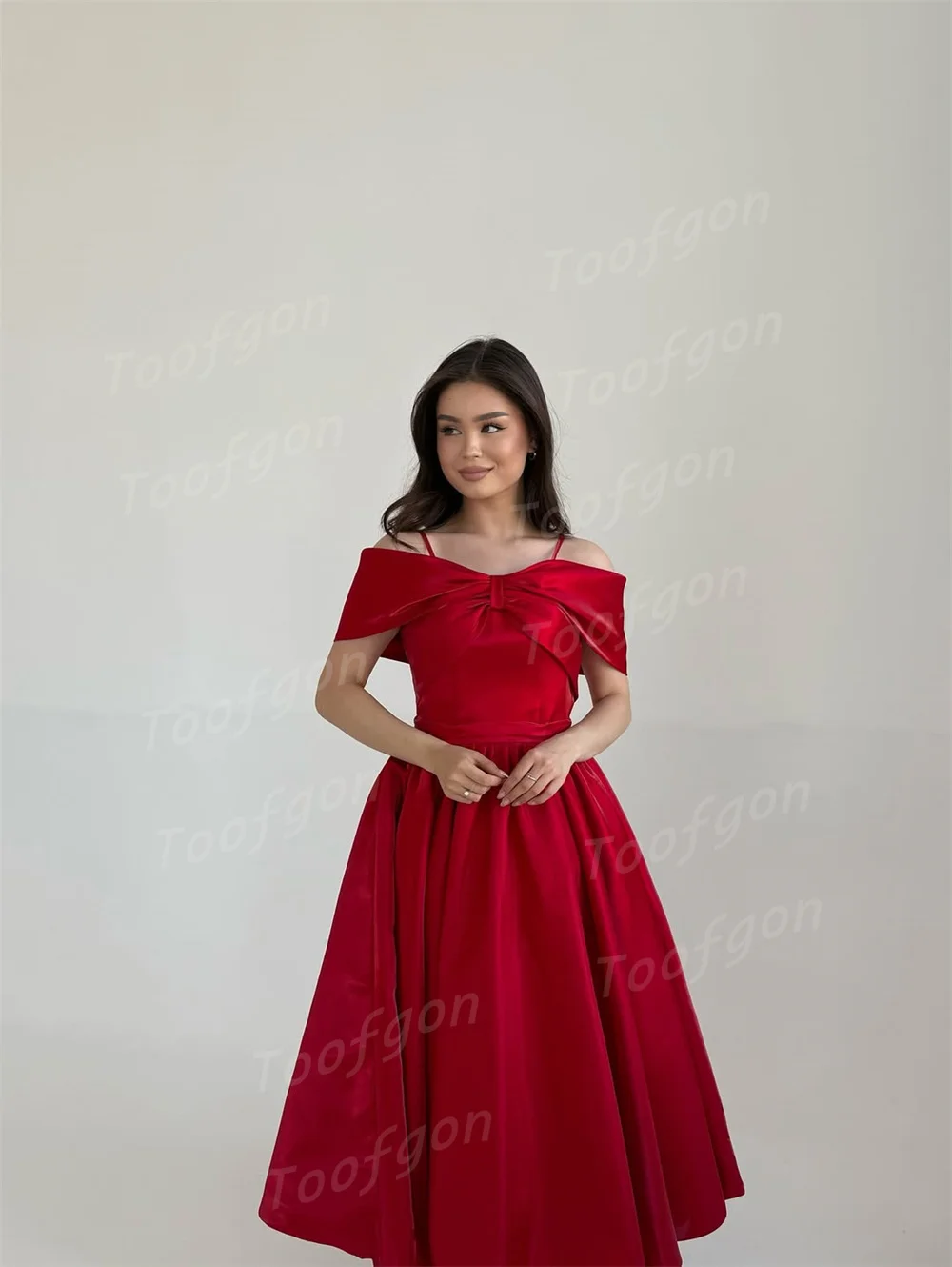 Toofgon فساتين حفلة موسيقية قصيرة من الساتان الأحمر قبالة الكتف طول الشاي مخصص المرأة رداء حفلات رسمية فستان سهرة خاص