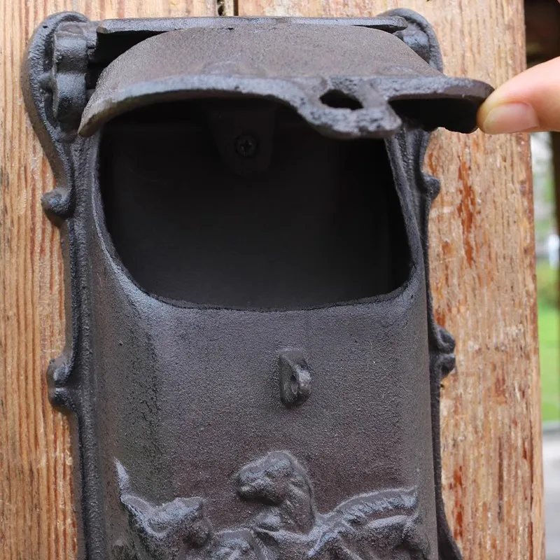 European Cast Iron Mailbox Wall Mounted Retro Lockable Mailbox Newspaper Letter Post Box Rust Resistant Antique Metal Letterbox