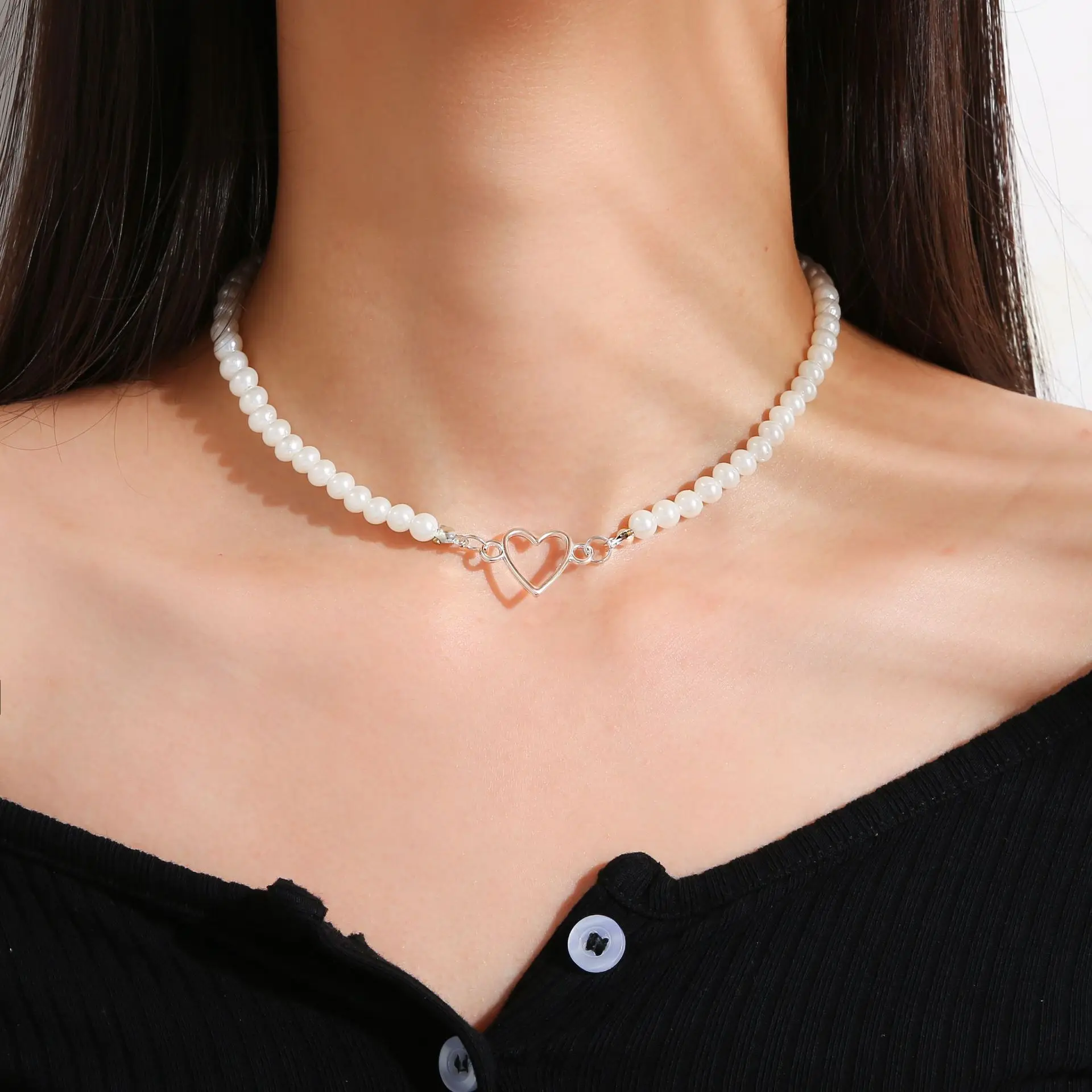 Französische Vintage-Perlenkette für Damen, Modische Silberfarbene Liebesherz-Halskette, Einfacher Damenschmuck, Geschenk für Damen – Detail 1