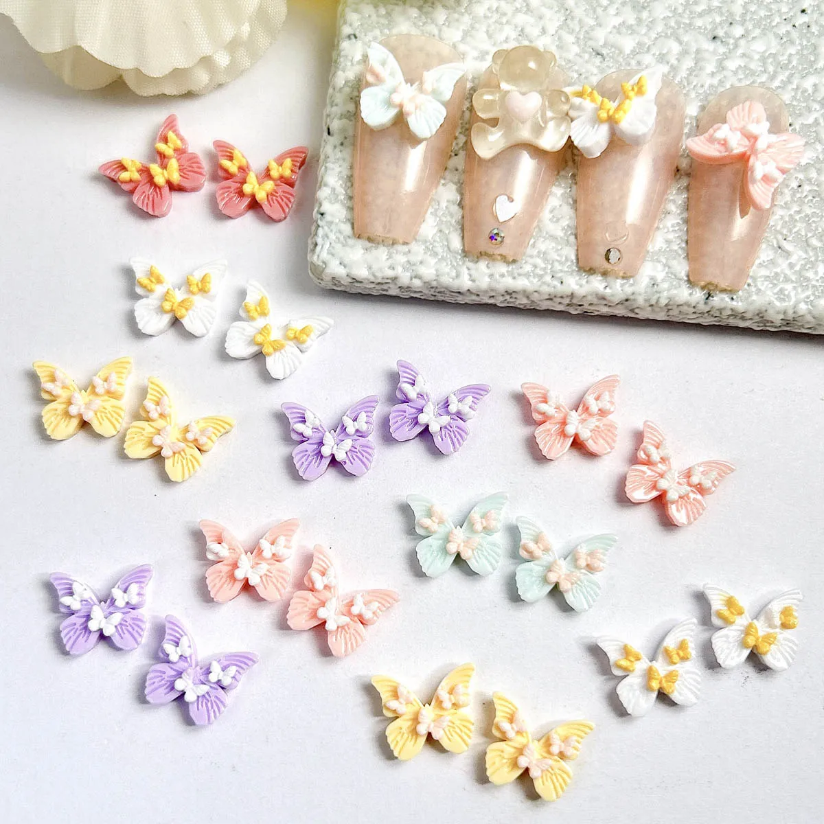 20個入り 3Dシミュレーション クリエイティブ スイートバタフライ ネイルチャーム 多色展開 ノベルティ 4羽の蝶 レジンネイルアートデコレーション DIY用