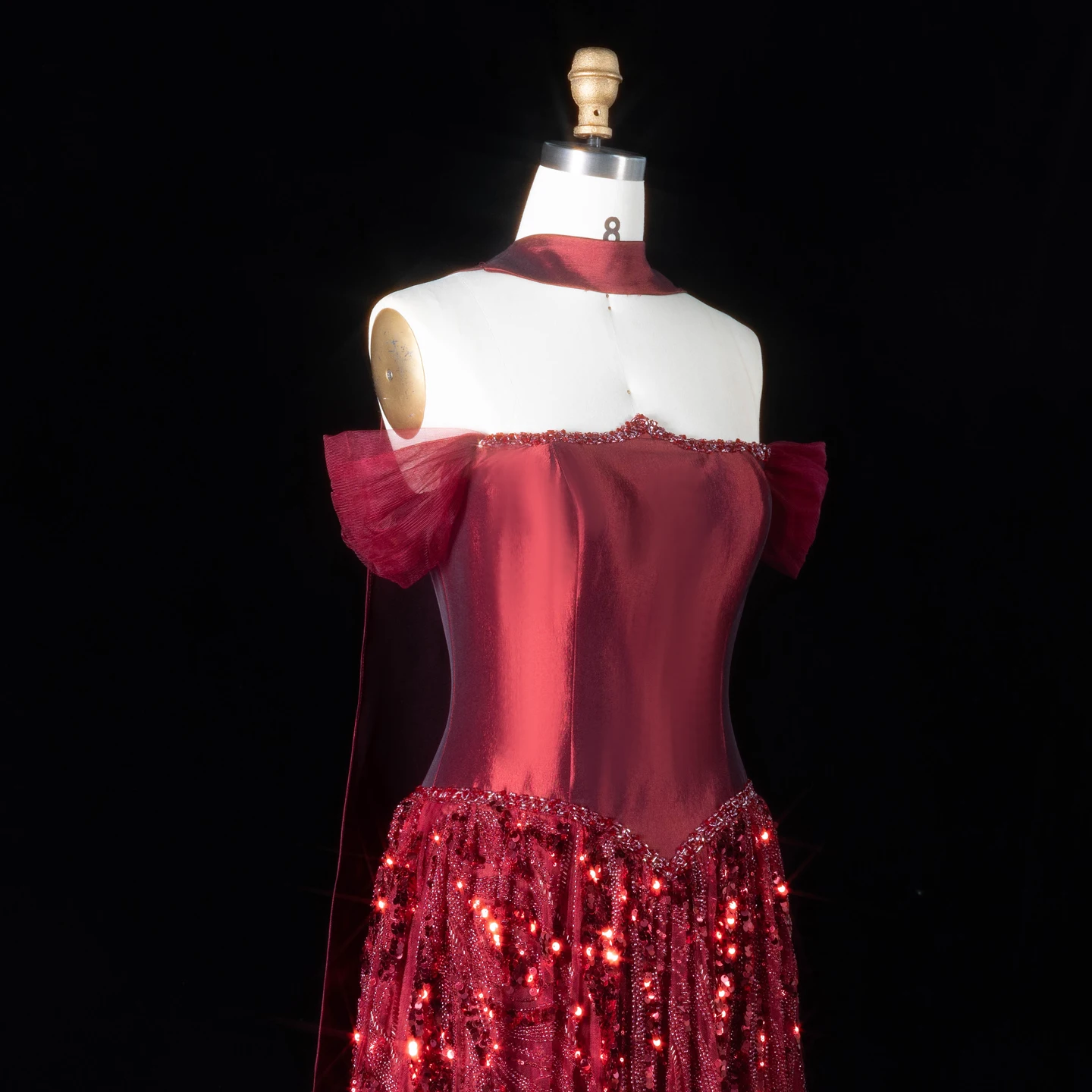 Sharon Said Dubai Luxuriöses, stark paillettenbesetztes, weinrotes, schulterfreies A-Linien-Abendkleid mit Schal, formelles Partykleid für Damen, SS652, maßgeschneidert – Detail 17