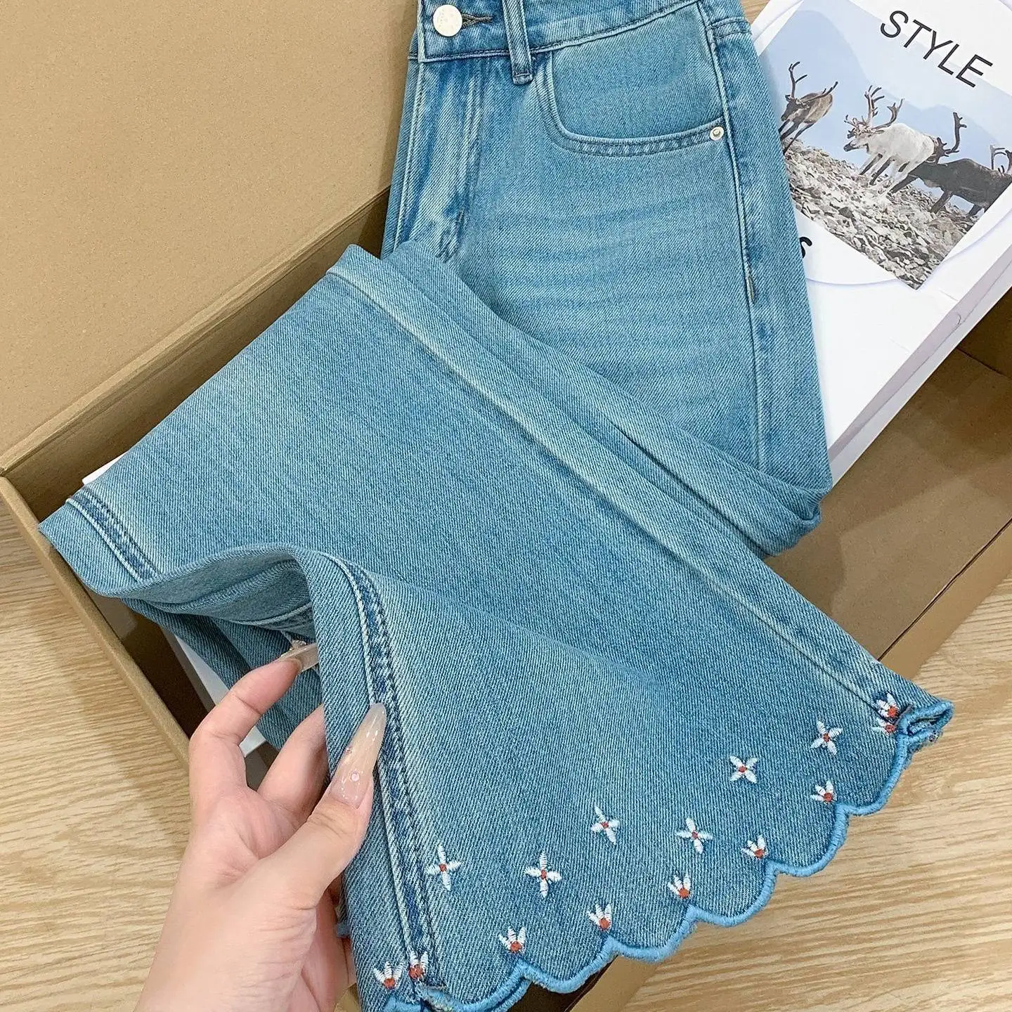 

Summer New Women's Embroidered Flower Denim Pants High Waist Wide Leg Micro Flared Jeans Elastic Slimming Cotton Shorts