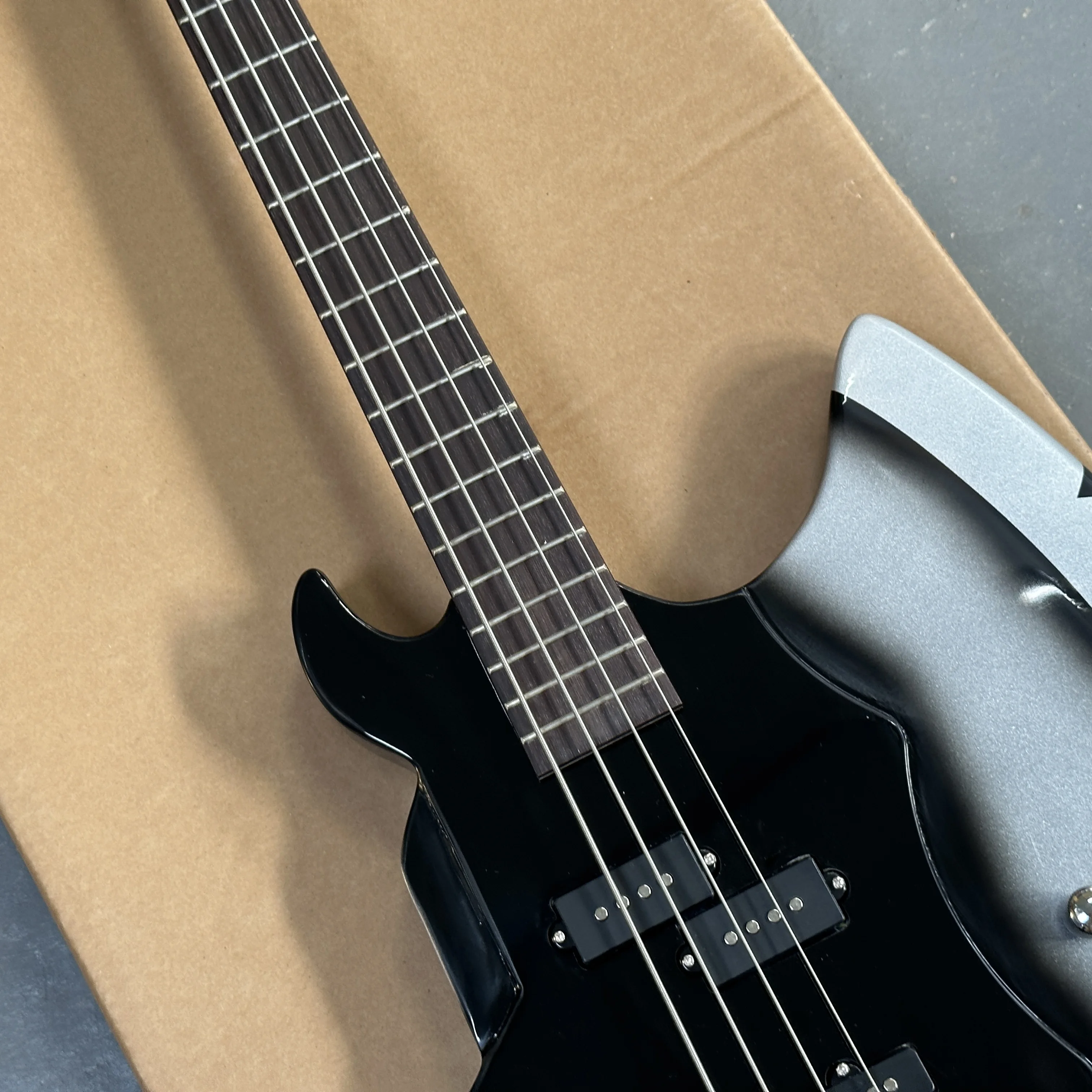 

Axe electric bass, 4 gyroelectric bass