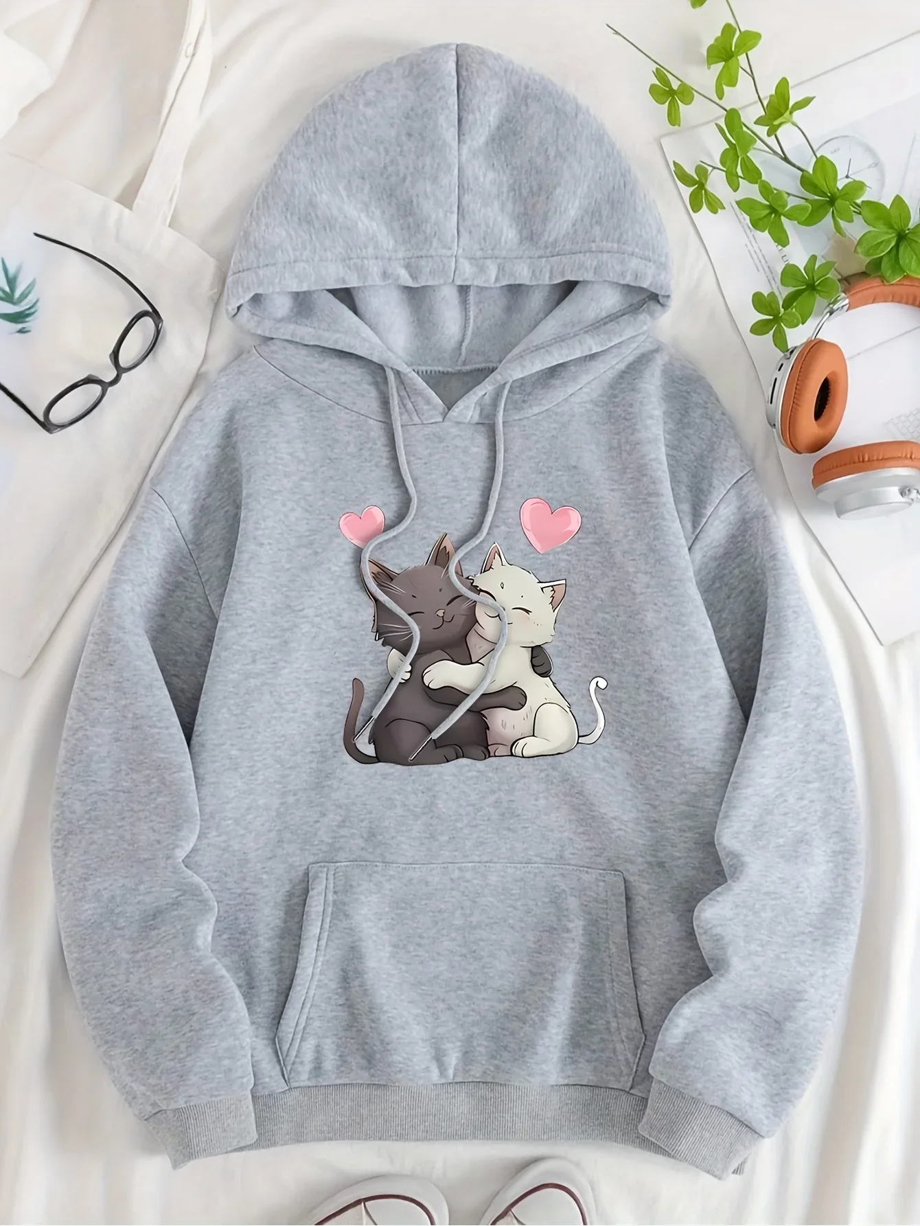 Men Street Hoodie Cartoon Couple Cats Hug Pink Heart Graphic Chest Print Kawaii Simple Hip‑hop Loose Fleece Pullover Sweatshirt