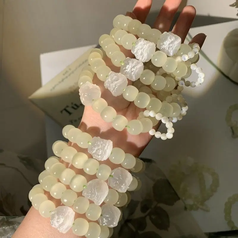 

Natural Greenish White Jade Grape Jade Bracelet Cat's Eye Oily Ethnic Style Lion Holding Crafts Pliable Temperament Bracelet