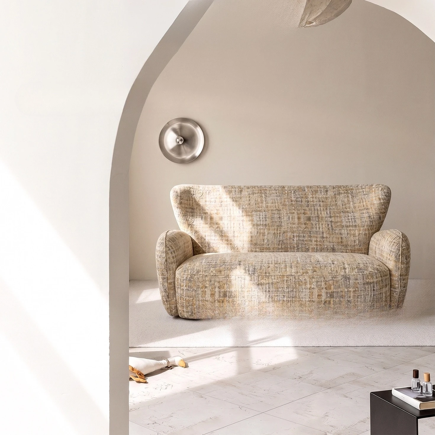 Italian minimalist fabric sofa hotel B & B living room leisure lazy sofa designer curved wrap sofa