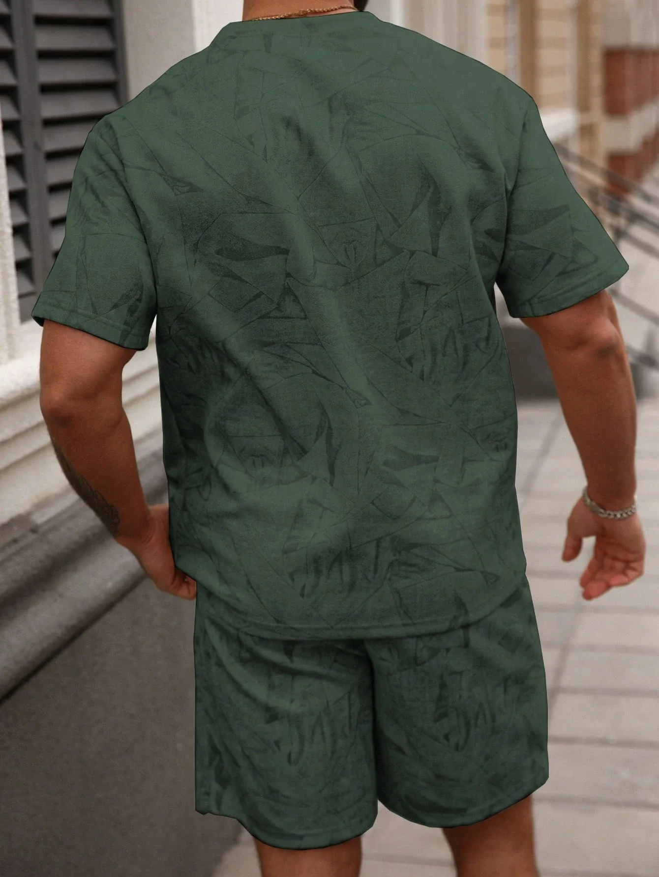 

Casual Men 2-Piece Geometric Print Round Neck T-Shirt And Drawstring Shorts Set