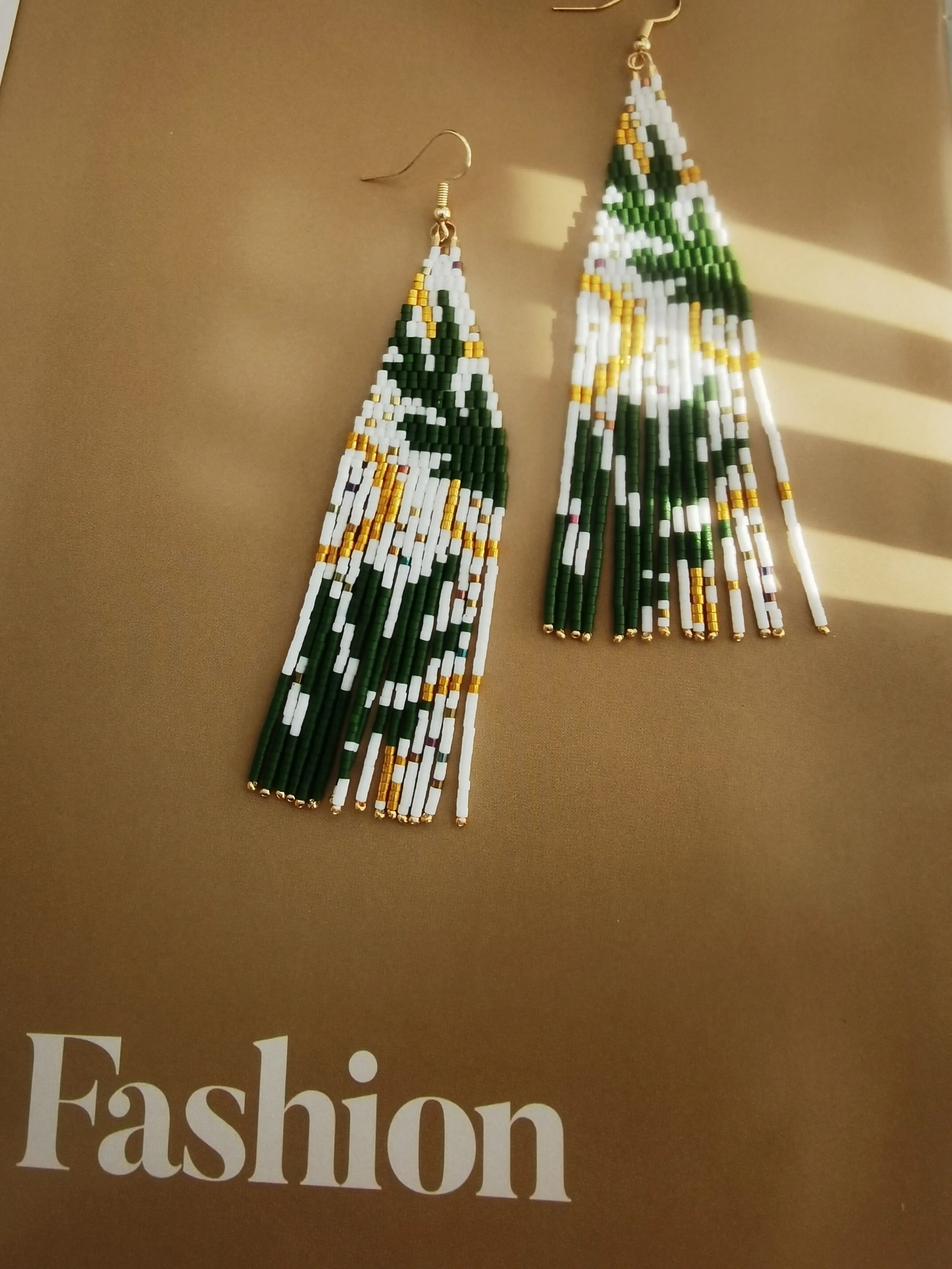 

Серьги ручной работы из бисера с кисточками в виде листьев Оригинальность Ручное вязание Дизайн Мода Богемия Простая симметрия Серьги из бисера