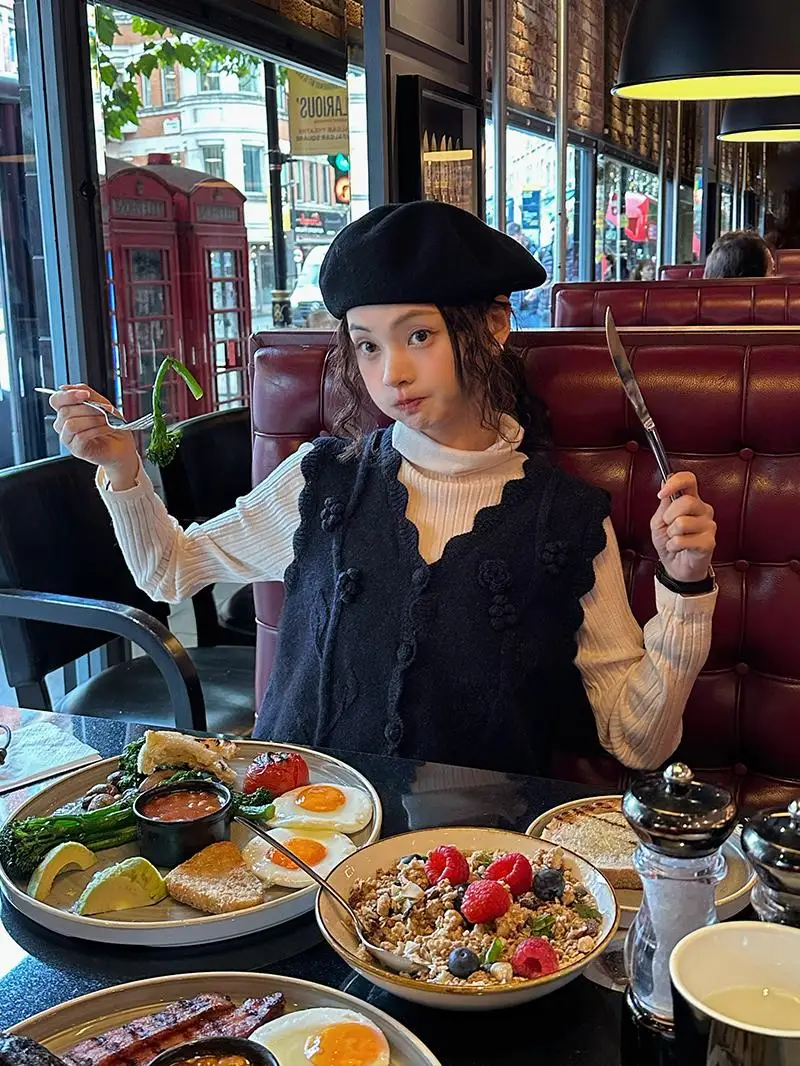 

Edward Handmade Sweater Classic Heavyweight Hook Flower Tea Rose Branch Le Hook Needle Vest Hand Knitted Woolen Vest