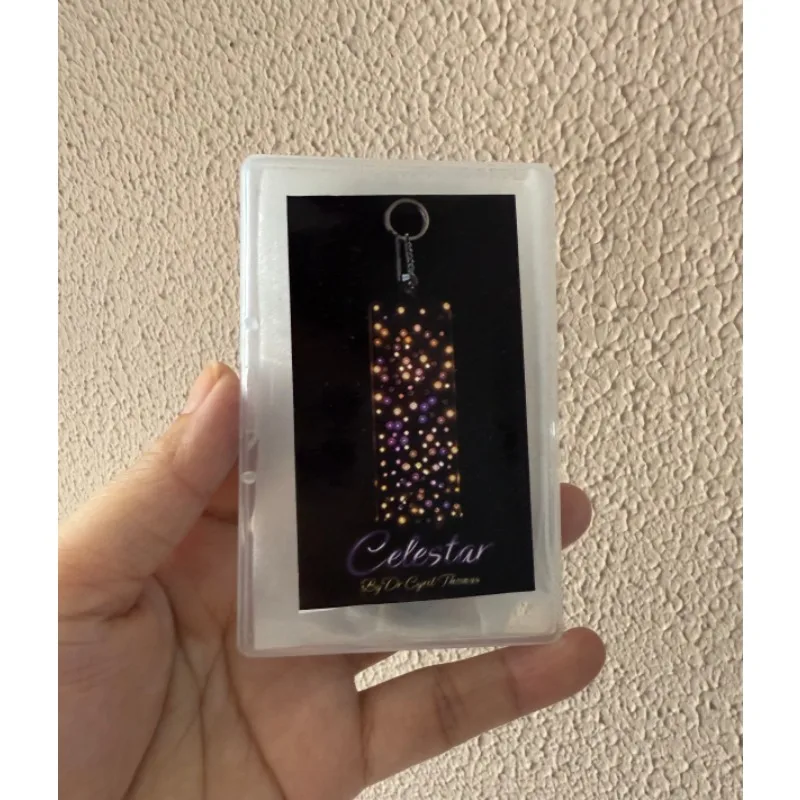 

Celestar Уловки Звездная карта Откровительность Ментализм Волшебные трюки Иллюзии Волшебный реквизит Волшебник Магия Крупный план Улица Смешные