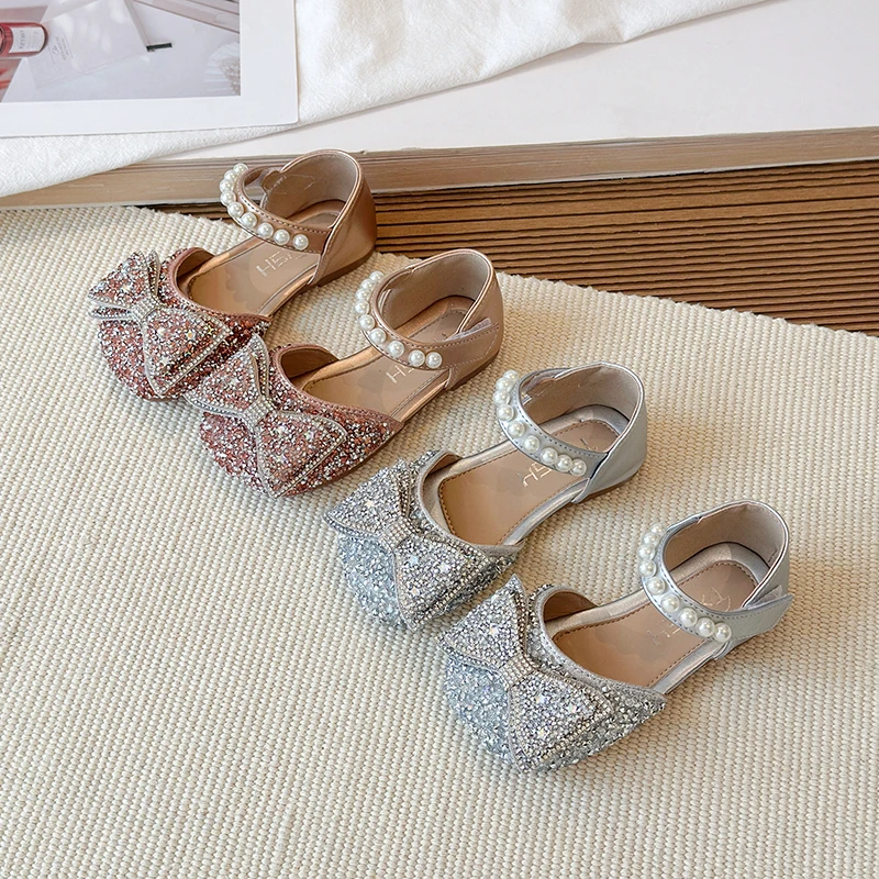 

Летние детские сандалии 2026 с бантом и стразами, модные и универсальные, с мягкой подошвой, размеры 23-35