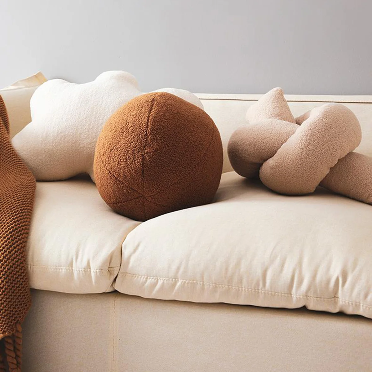 1 Stück Kugelförmiges Plüschkissen, Niedliches Weiches Rückenkissen, Dekoratives Kissen für Zuhause, das Komfort und Stil zum Sofa oder Zimmer verleiht. – Detail 16