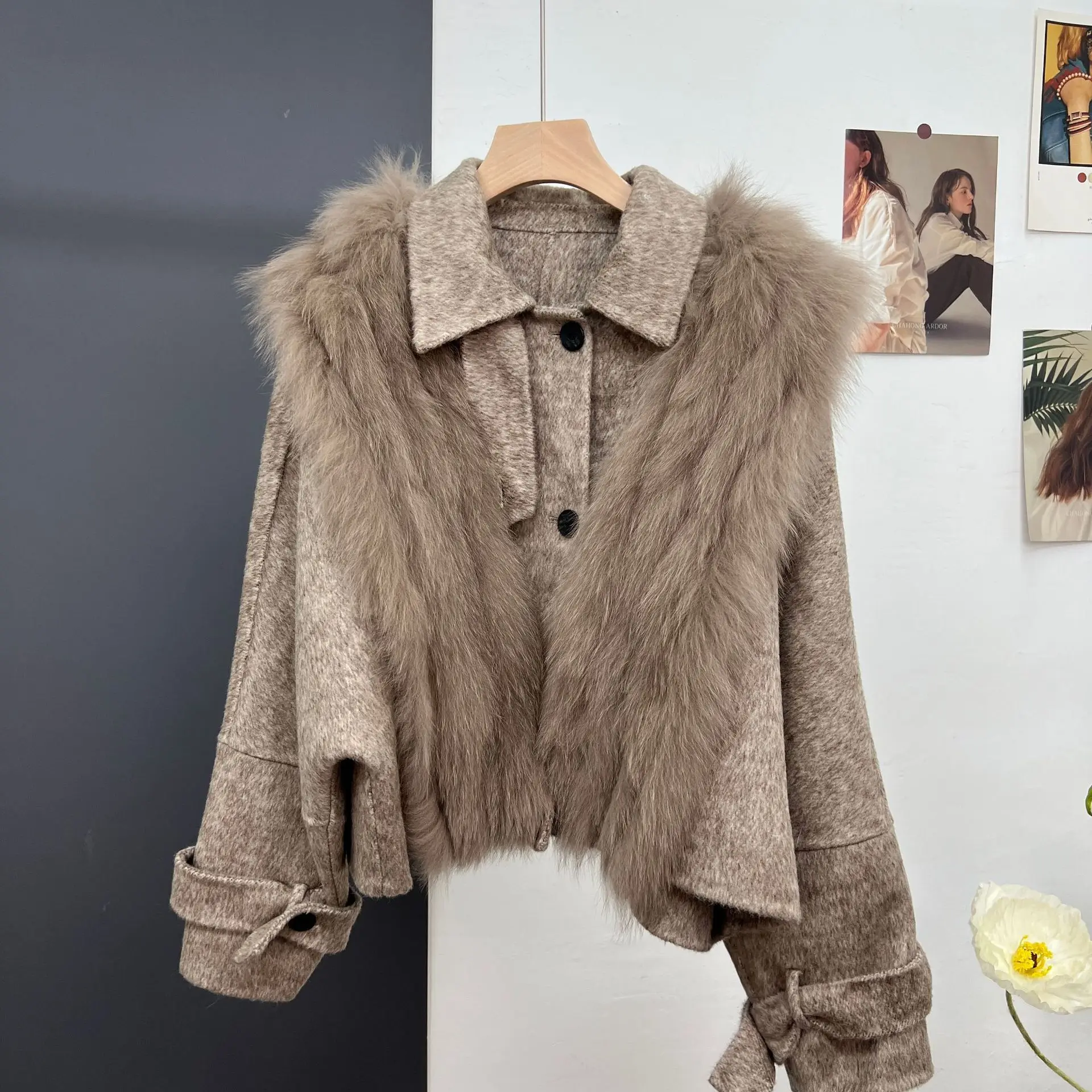 Autumn and Winter New Collection: True Fur Fur Grass Coat, Woolen Coat, Women's Short Style, Cudgelet Sleeves, Lazy