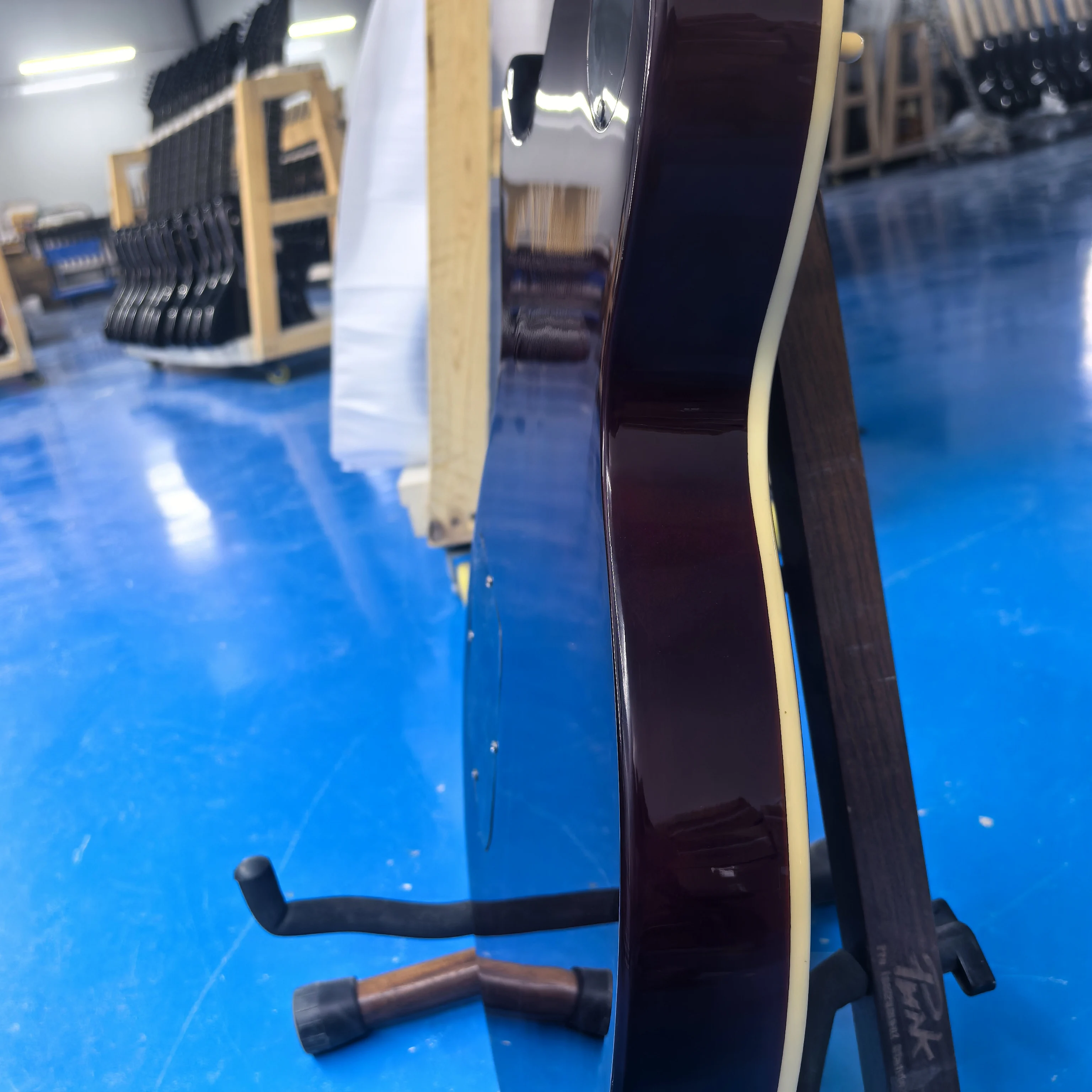 بيع المصنع مباشرة، جيتار كهربائي ذو 22 نغمة من الحور الذهبي مكون من 6 أوتار، متوفر في المخزون، سلك نغمة من الفولاذ المقاوم للصدأ، يمكن تخصيص الألوان