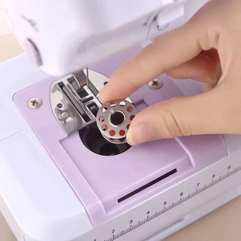 10-60 قطعة ماكينة خياطة منزلية لفائف الأسطوانة بكرات معدنية بكرة فارغة الفولاذ المقاوم للصدأ لأجزاء خياطة لف خيط الحرير