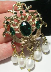 Luxury Fashion Brooch Alloy Brooch with Gemstones Suitable for Party Men Women Chest Decoration