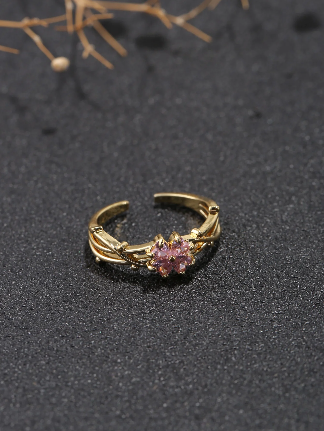 1 Piece Copper-Plated 18K Gold Double-Layer Winding Pink Rhinestone Flower Open Ring, Suitable for Women's Forest-Style Gentle Girl Outfits, Pairing with Floral Dresses and Knitted Cardigans, Delicate and Versatile Hand Accessory, Suitable for Afternoon Tea, Dates, Outings, and Photoshoots