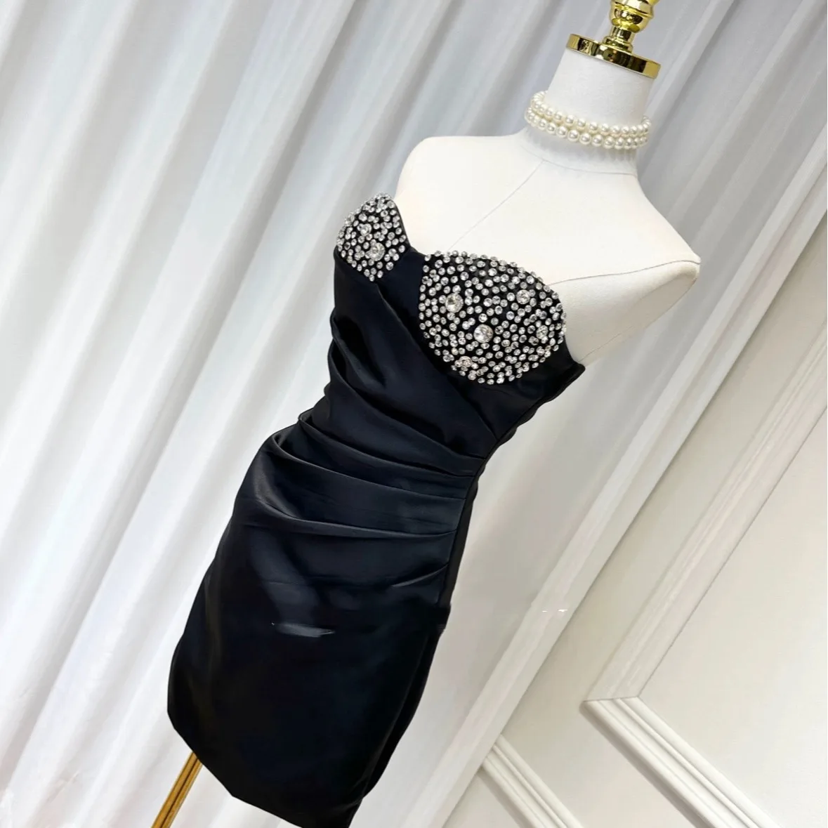 Sexy Strapless Crystal Chest Decoration Mini Dress Women Black Sleeveless Diamonds Slim Dresses Elegant Celebrity Party Evening